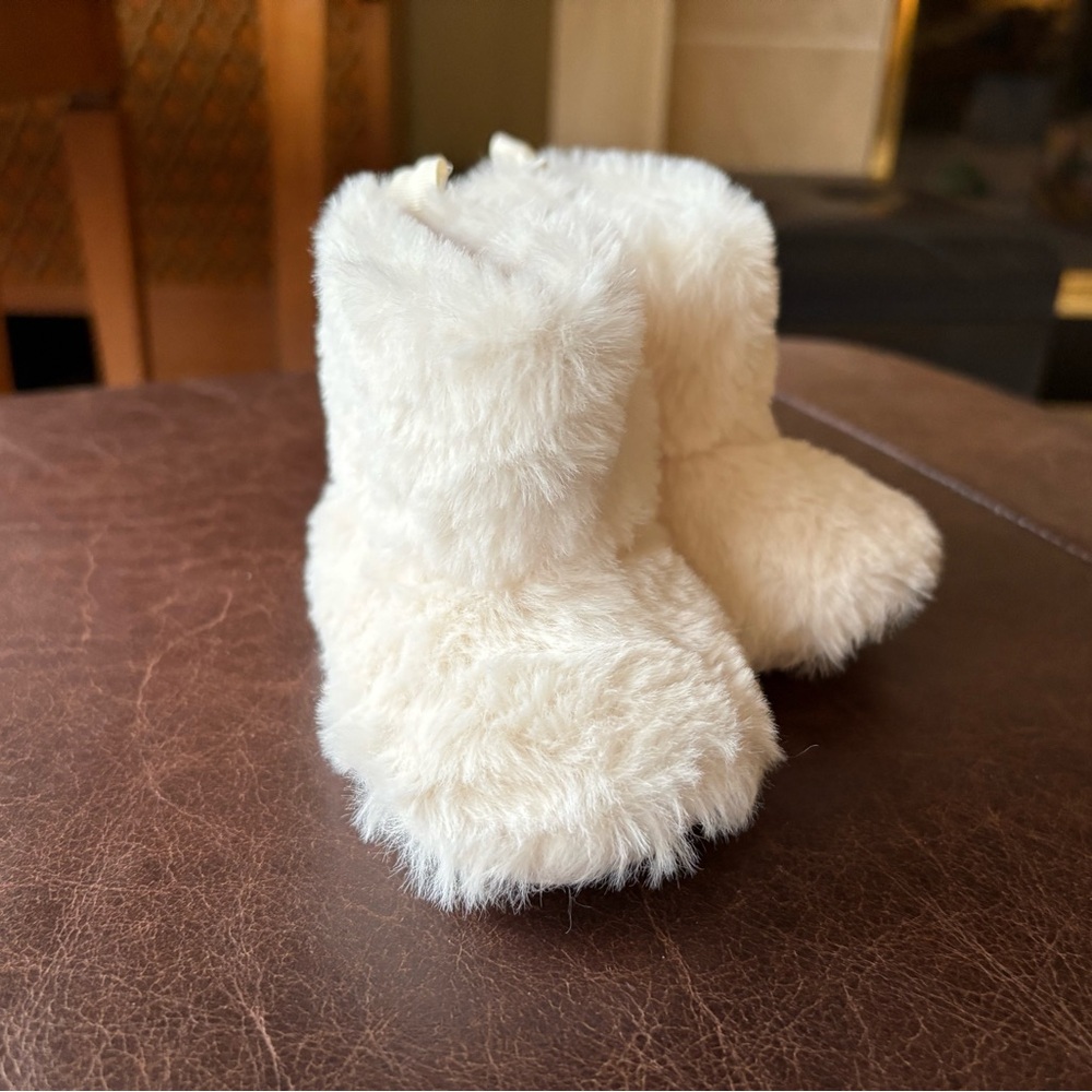 Fluffy faux fur White Baby Booties 6-9 months size 3